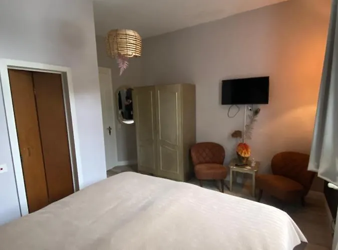 فندق مبيت وإفطار Burgau مونشاو